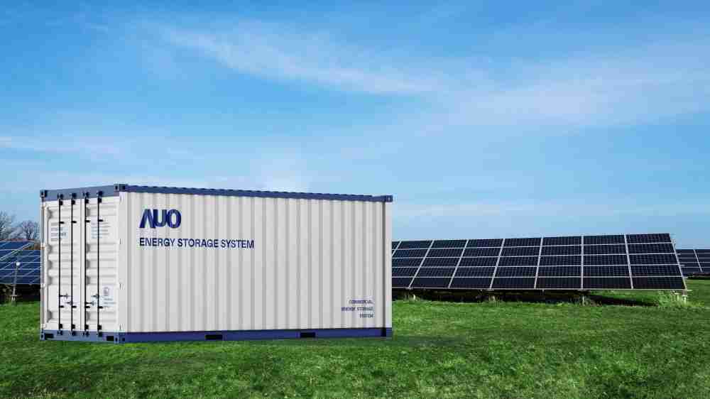 万利透过AI数据管理，，，提供不同类型用户进行储能与能源管理，，，，达到再生能源管控调度成效