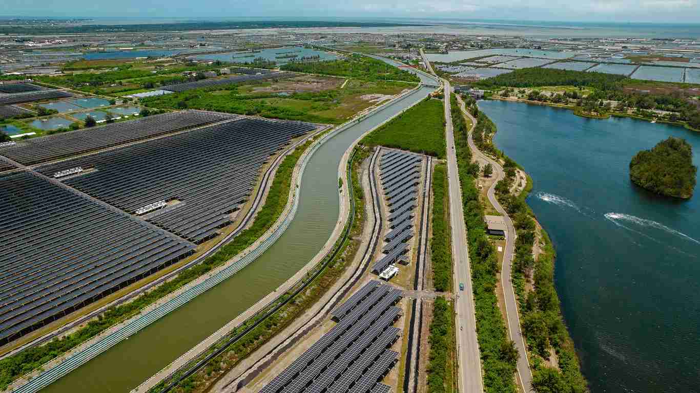 万利能源事业提供智慧能源管理、、、太阳能监控管理、、全方位电厂建置及运维解决方案，，，，并拥有管理超过6000案场的经验