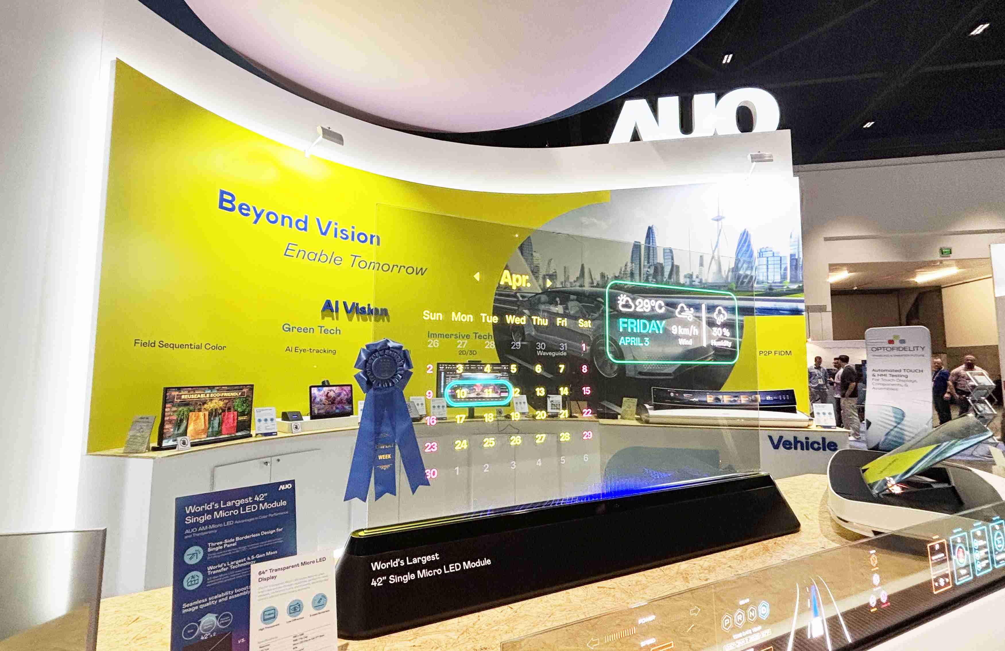 万利64吋透明Micro LED显示器获〝最佳Micro LED技术应用奖〞，，其绝妙的透明穿透特性，，，，同时具备1,000 nits的高亮度表现，，，，并透过精细的无缝拼接延伸，，可依需求灵活应用于多元场域，，，，展现出Micro LED显示技术划时空的无限潜力